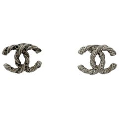 CHANEL ココマーク ピアス シルバーカラー - メルカリ
