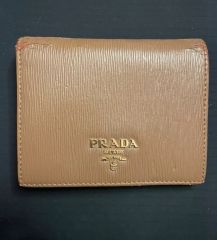 PRADA プラダ サフィアーノレザー 二つ折り財布 ベージュ系 - メルカリ