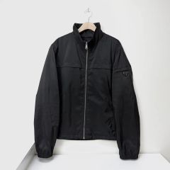 M_by55様ご予約新品未使用☆PRADAナイロンジャケットRe-Nylon M_by55様ご予約新品未使用☆PRADAナイロンジャケットRe-Nylonの通販