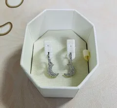 ほぼ新品　スワロフスキーSwarovski Luna ドロップピアス 月
