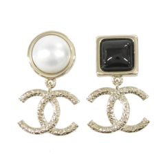 CHANEL 2025/26 クルーズ アシンメトリーピアス - メルカリ