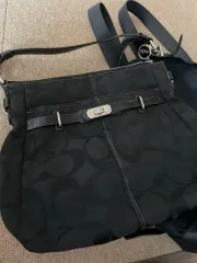 COACH ブラック シグネチャー ショルダーバッグのサムネイル