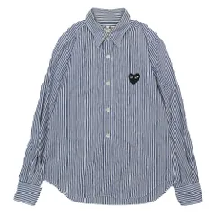 良品 PLAY COMME des GARCONS プレイコムデギャルソン ストライプ 長袖シャツ ハートロゴ ワッペン S ブルー ホワイト メンズ 古着 中古 USEDのサムネイル