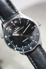 美品 保証書付き ジン Sinn 6110.4N ギョーシェ彫り手巻き メンズ 