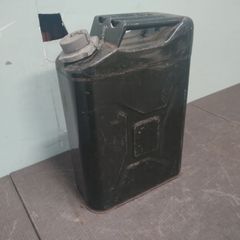 米軍放出品 U.S.M.C CAN WATER アルミ製(CONCO) ジェリ缶 - メルカリ