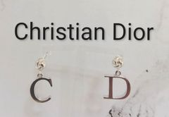 3163 人気✨ Dior ピアス CD ロゴ 希少 刻印 - メルカリ