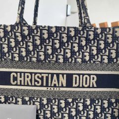 値下げ中！【激レア品】Dior ディオール ブックトート バタフライ刺繍 