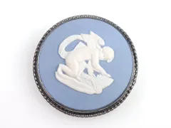 ウェッジウッド　Wedgwood　ラウンドモチーフ　ブローチ　直径：3cm　ホワイト×ライトブルー×シルバーカラー　送料無料のサムネイル