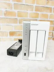 YM0509★中古現状品★QNAP NAS/NVR TS-220 HDD無し 動作品 ACアダプター付 HDDマウンター付のサムネイル