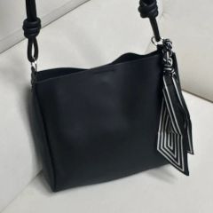 新品 下げ札あり ヤマダヤ コンパクトクロスバッグ （ブラック 