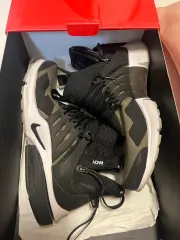 XS NIKE アクロニウム プレスト オリーブ