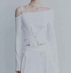 ETRE TOKYO アシンメトリーネックニットプルオーバー - メルカリ