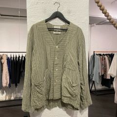 アンセルム グレー カーディガン 軽量 ポケット付き - メルカリ