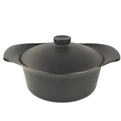 【新品・未使用】柳 宗理 南部鉄器  深型 22cm 鉄ふた・ハンドル付き　TEKKI 両手鍋のサムネイル