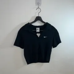 ナイキ クロップド カラーTシャツ