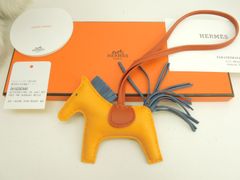 HERMES 馬型キーホルダー ブルー MM(ミディアム)サイズ HERMES 馬型キーホルダー ブルー MM(ミディアム)サイズ - メルカリ