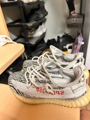 アディダス イージーブースト 350 V2 ゼブラ