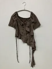 SPRAY PREMIUM スプレイプレミアム Tシャツ/カットソー ブラウン フリル その他総柄 ショート丈 半袖 スクエアネック レディース