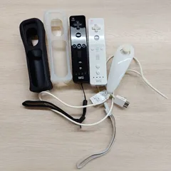 Wiiリモコン 白 黒 2個セット ヌンチャク カバー付き 任天堂