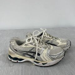 ASICS GEL-KAYANO 27 V. Westwood コラボ グレー - メルカリ