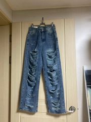 ダメージ加工ブルーデニムパンツ - メルカリ
