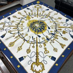 HERMES（エルメス） 鍵モチーフ シルクスカーフ 【中古】 - メルカリ
