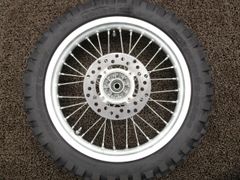 カワサキ　KLX250E　リヤホイール　ブレーキディスク付 カワサキ KLX250E リヤホイール ブレーキディスク付 - メルカリ
