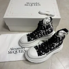 新品 (230) Alexander McQueen アレキサンダー・マックイーン グラフィティ トレド スリック ブーツ 白黒のサムネイル