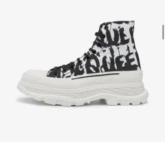新品 (230) Alexander McQueen アレキサンダー・マックイーン グラフィティ トレド スリック ブーツ 白黒のサムネイル
