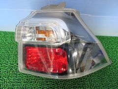 スバル フォレスター SJ純正テールランプ 後期 左のみ - メルカリ
