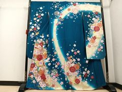 ターコイズブルー華やかな花柄 、疋田染めの華やかな振袖です。寸法も 