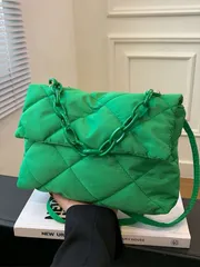バッグ レディース ショルダーバッグ キルティングパターン チェーンデコレーション フラップ スクエアバッグ キルティング