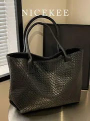 バッグ レディース トートバッグ 新作大容量 編み込みパターンハンドバッグ、ファッショナブルなショルダートートバッグ、ユニークなデザイン、無地ショルダーバッグ、日常外出、ショッピング、仕事と通勤に適し、目を引く女性