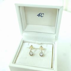 最終値下げ価格】4°C ホワイトゴールドダイアモンドピアス - メルカリ