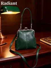 バッグ レディース ショルダーバッグ 1個 レトロフェイクレザークロスボディバッグ、女性用ビンテージスタイルキスロックミニハンドバッグ、調節可能なストラップ、無地軽量アーバントートバッグ、ポリエステル裏地、ユニセッ