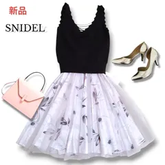 【新品タグ付き】SNIDEL スナイデル  ドッキングワンピース風　セットアップ チュール 花柄 フレア パーティー 結婚式 お呼ばれ 二次会　ドレス オケージョン デートコーデ きれいめ 大人可愛い フェミニン モテワンピ