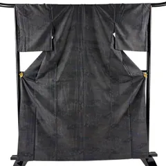【美品】 紬 身丈166cm 裄丈66cm M 袷 蔦 墨色 正絹 優品 【中古】のサムネイル