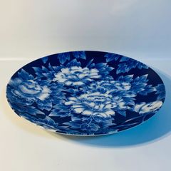 美の逸品】龍峰窯 染付牡丹文 大皿 金彩 輪花皿 飾り皿 和モダン