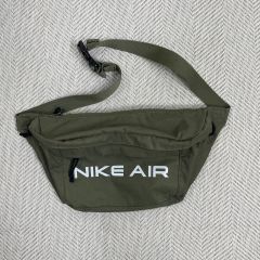 NIKE AIRウエスト バッグ テック ヒップ パック DC7354 カーキ - メルカリ