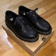 Dr. Martens × SWAROVSKI 1461 限定品 UK4 貴重品 - メルカリ