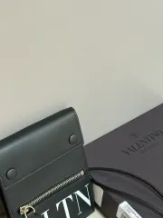 ヴァレンティノ 携帯ホルダー クロスバック 新品のサムネイル