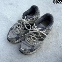 アディダス グレー スニーカー 235のサムネイル