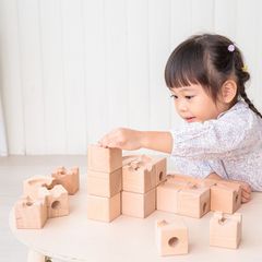 美品✨edute 新商品 希少価値 キュービット 木製 積み木 3歳 ビー玉