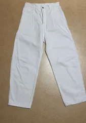 Art if acts ONE タック カーブ 白 デニム パンツ_オフホワイト Sのサムネイル