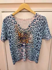 M17　イタリヤ　伊太利屋　トップス　Tシャツ　スタッズ　綿　Vネックのサムネイル