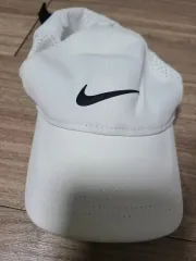 ナイキ 白 ベースボールキャップ 帽子です