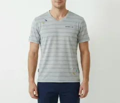 100 MERRELL メレル 機能性 Vネック 半袖 Tシャツのサムネイル
