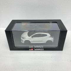 トヨタ ヤリス カラーサンプル ホワイトパールクリスタルシャイン