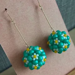 昭和レトロなビーズボール ゴールドチェーン ゆれるピアス グリーン 小花 韓国