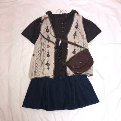 刺繍装飾 ベルベット風ベスト - メルカリ